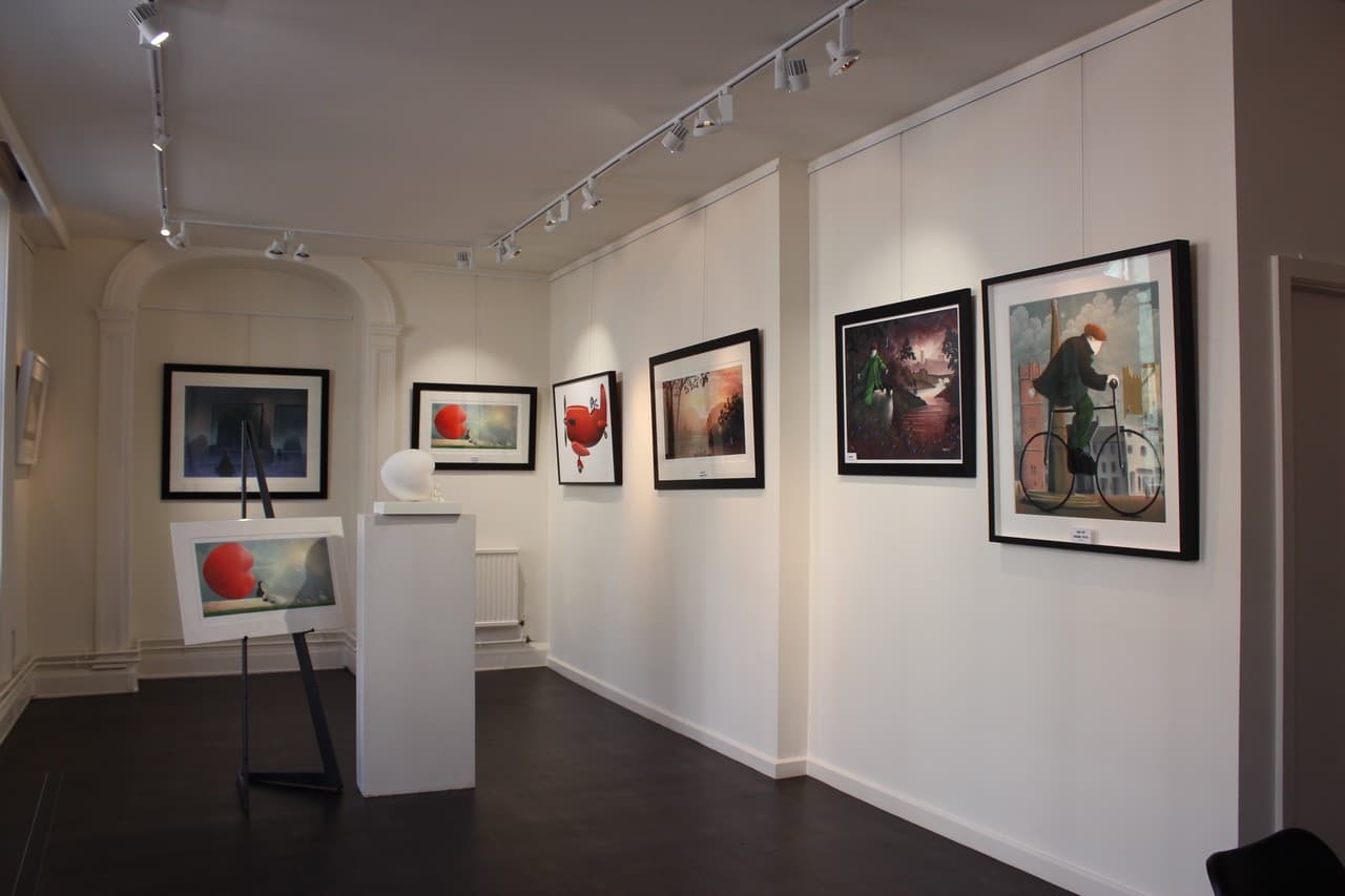 Mackenzie Thorpe Arthaus Gallery - Museum in charltons