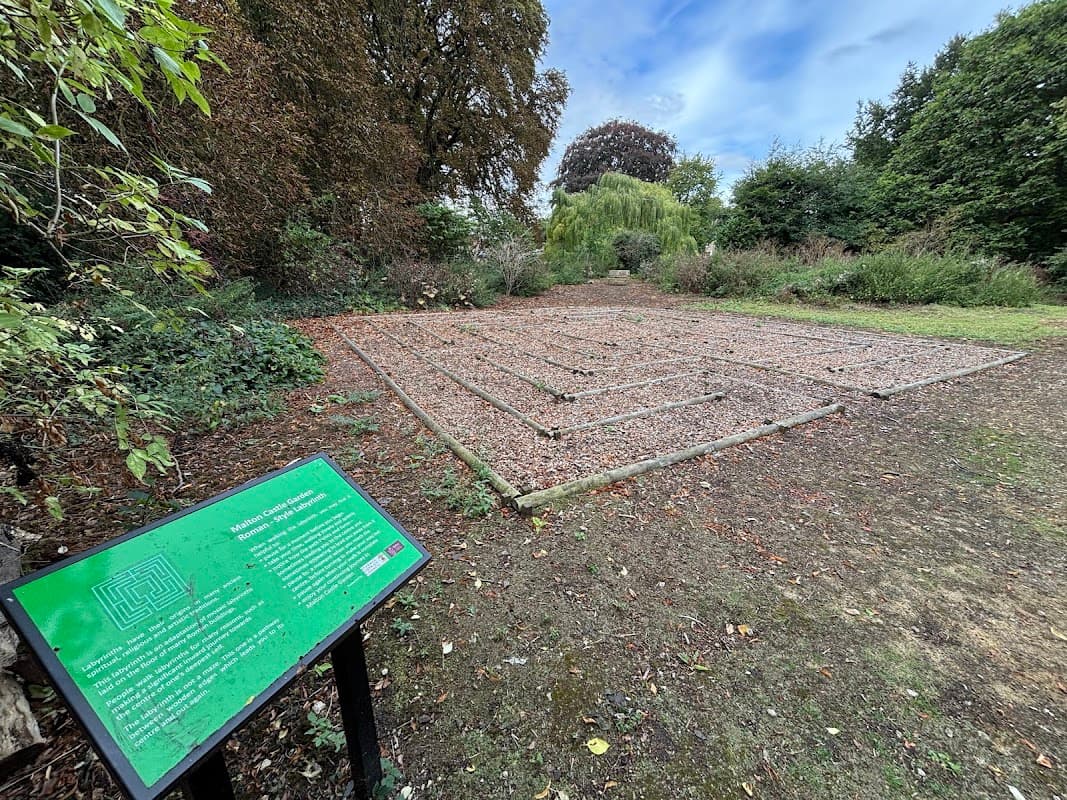 Malton Castle Garden Roman-Style Labyrinth - Attraction in malton