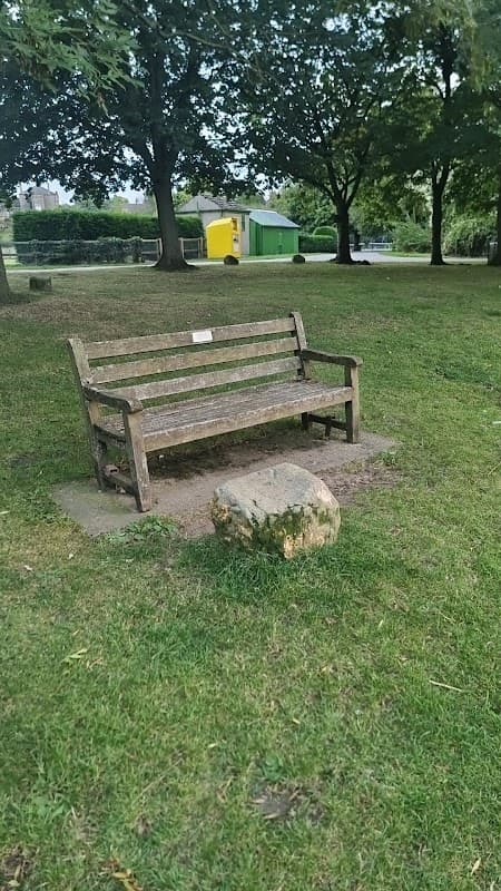 Tommy's Bench - Park in masham
