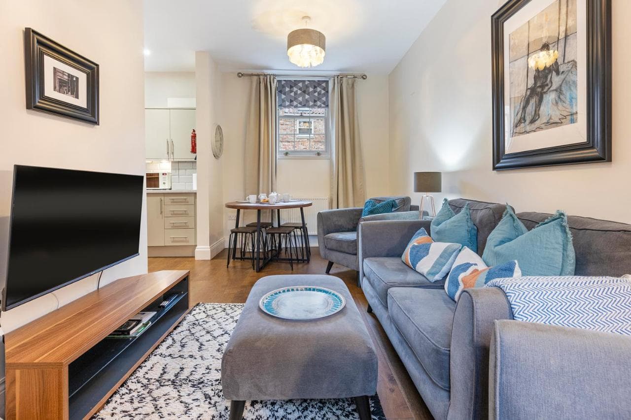 Accommodation at No 4 - Oak Tree Cottage - Pass the Keys in middlethorpe