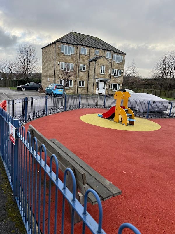 Huddleston Close Playground - Playgrounds in mirfield