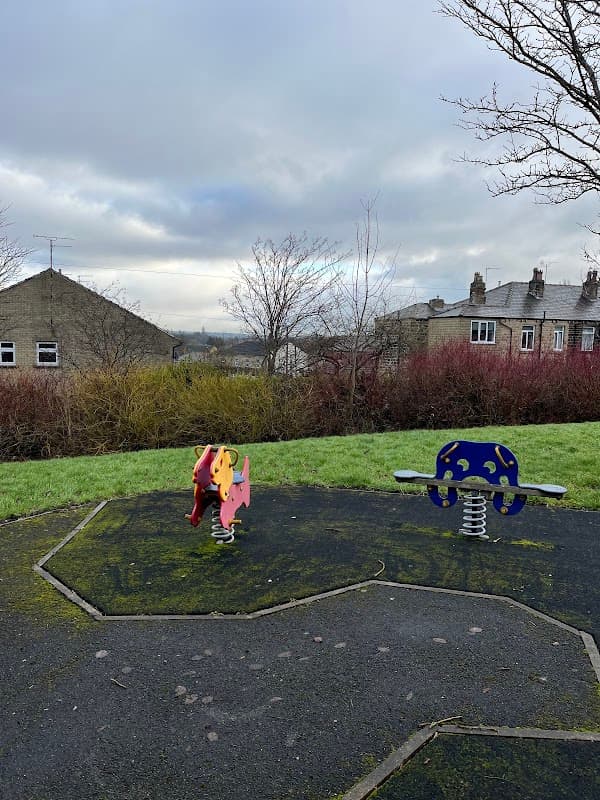 Spinners Way Playground - Playgrounds in mirfield