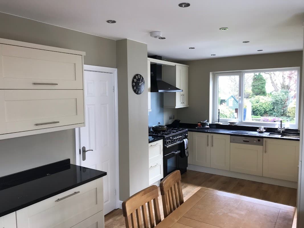 DM decorating & fine finish spraying - Painters & Decorators in moortown