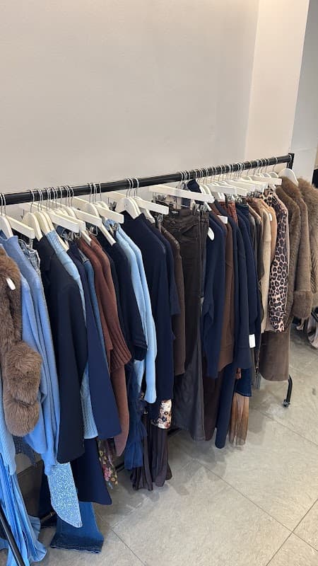 Oaks - Clothes Shops in moortown