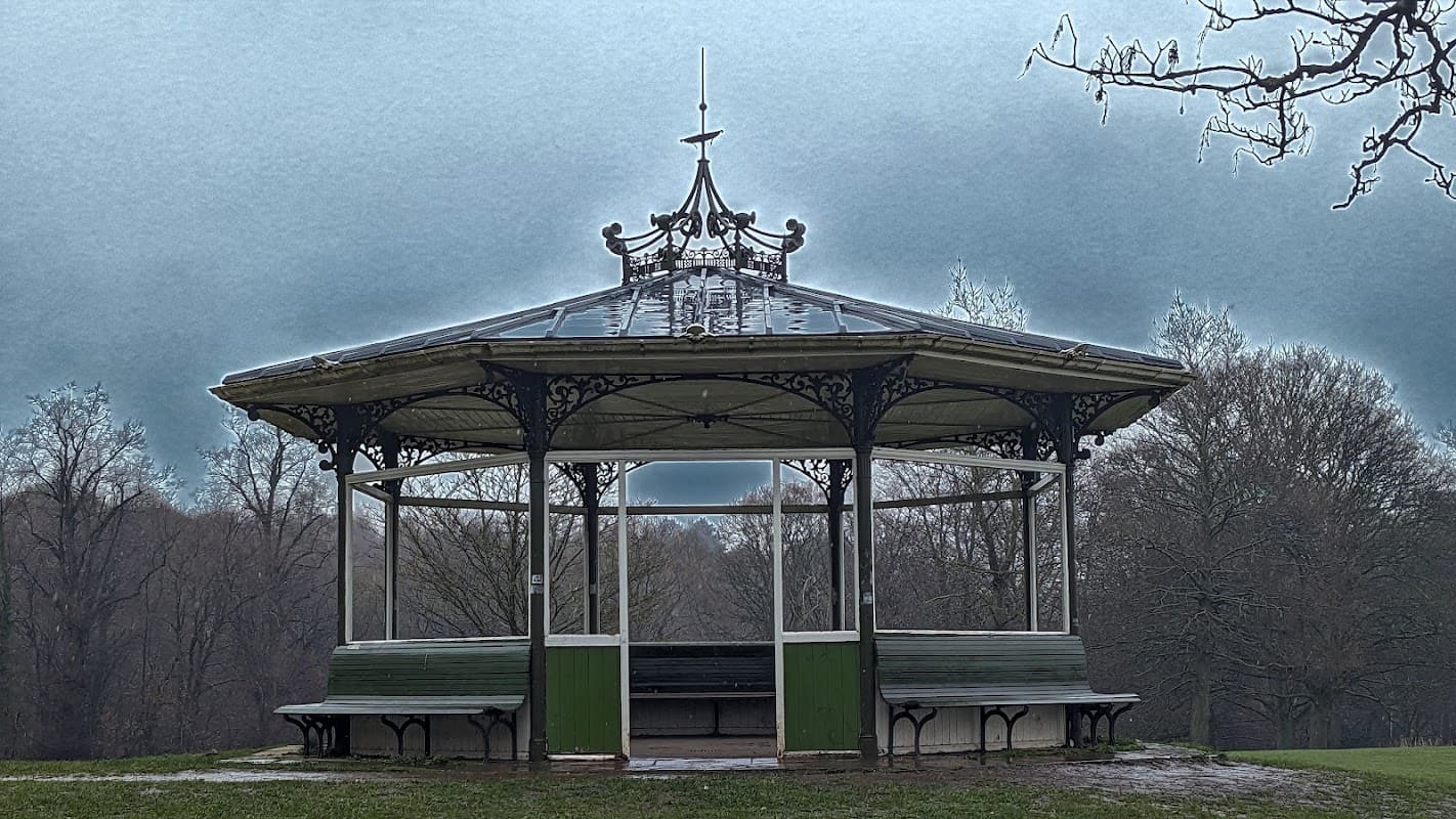 Upper Lakeside Bandstand - Historic Site in moortown