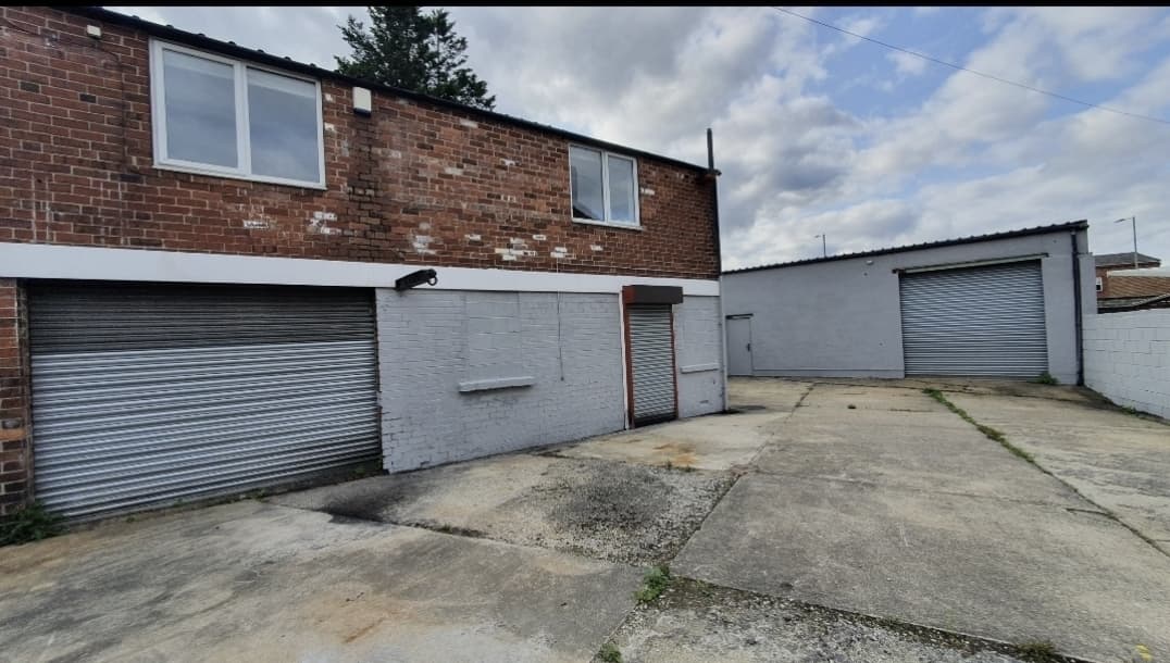 Bay2 Auto Customs - Garages in normanton