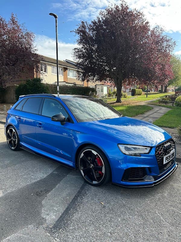 Phil Bell paint and panel repairs - Garages in northallerton