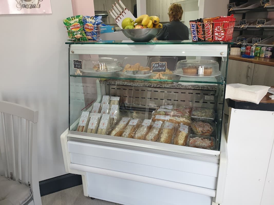 Kylies Custom Cakes & Bakes - Bakers in ossett