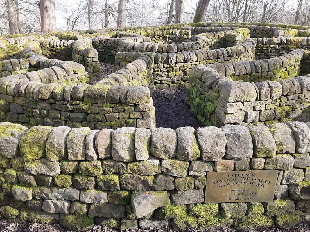 Chevin Stone Maze - Attraction in otley