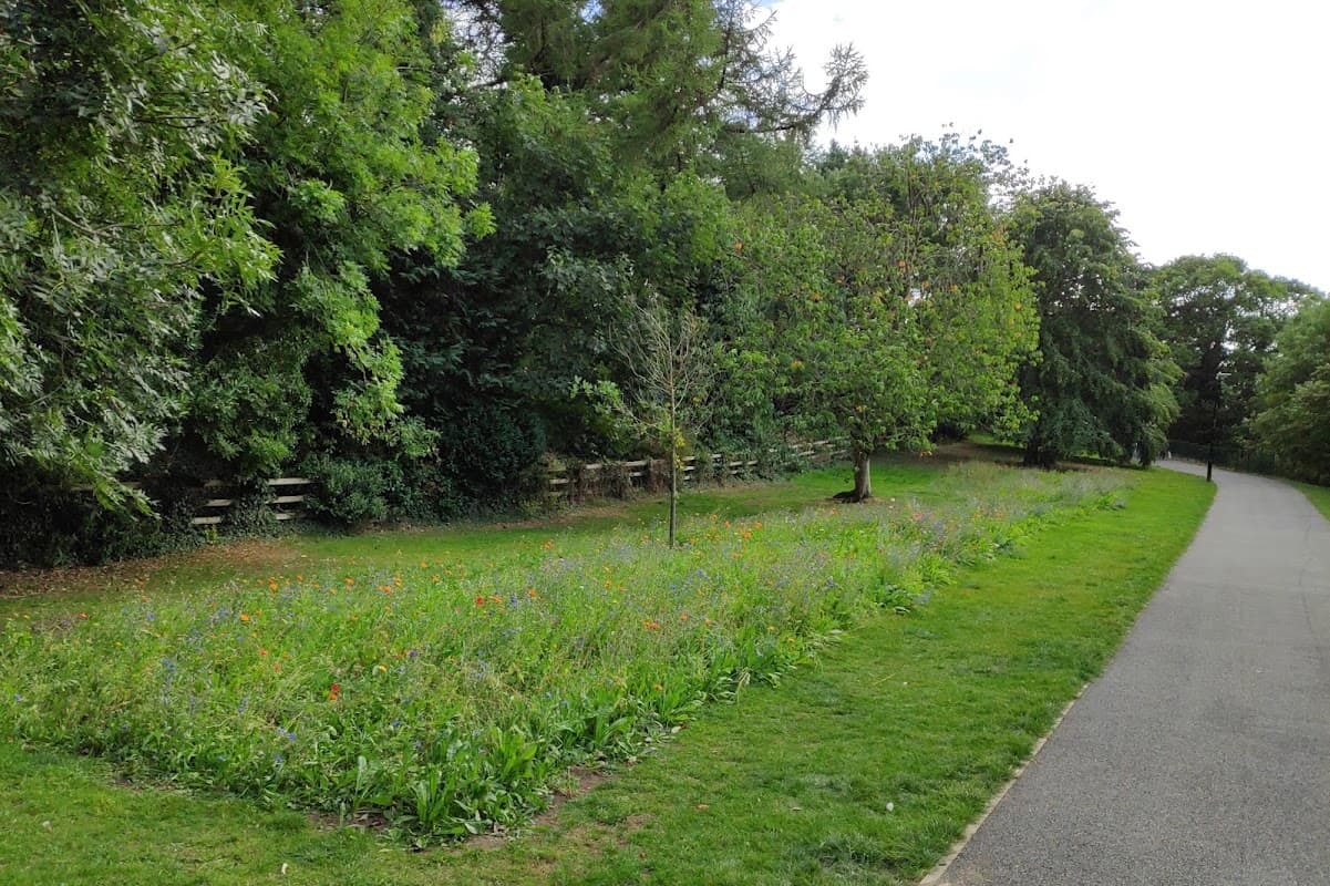 Manor Garth Park - Park in otley