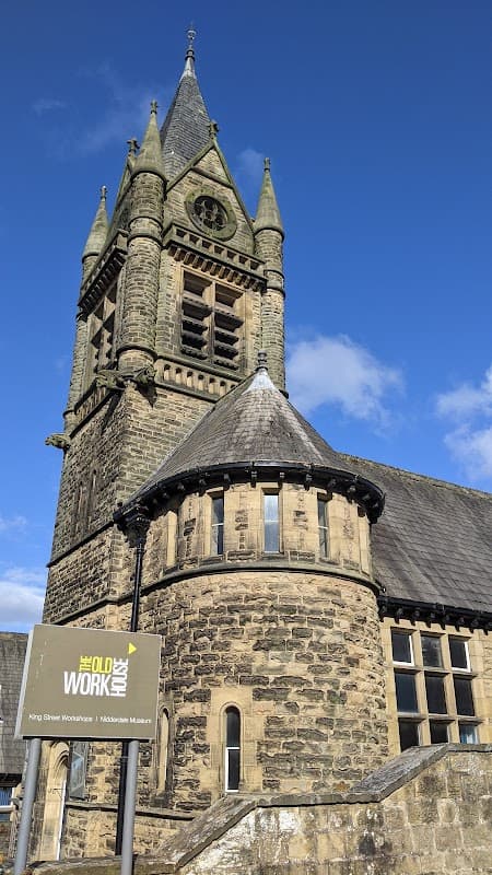 Bus Stop at Pateley Bridge, Pateley Bridge: St Cuthbert - Bus Stops in pateley bridge