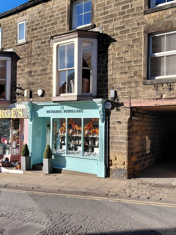 Richards Jewellers - Jewellers in pateley bridge
