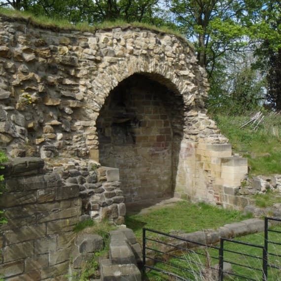 The Gascoigne Tower (Remains) - Historic Site in pontefract