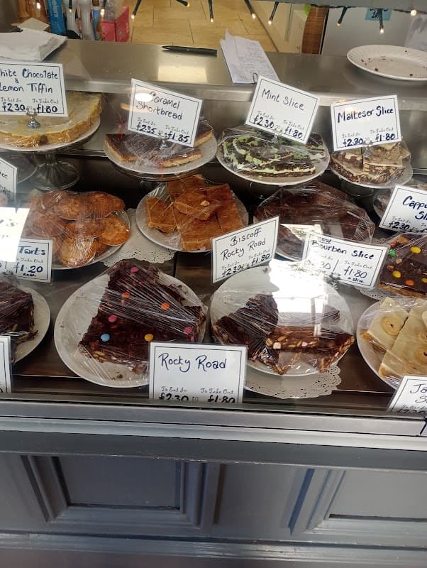 Edwina's Cakes - Bakers in richmond