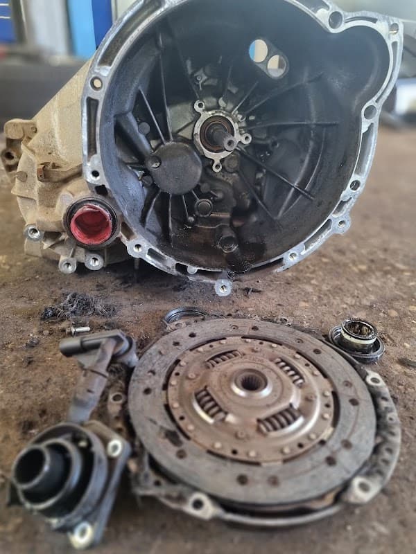 Motor Vehicle Repairs & Recovery - Garages in scarborough