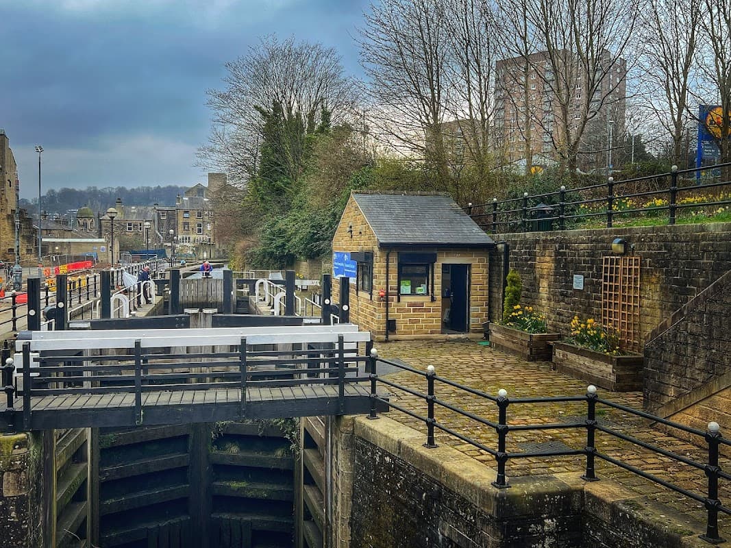 Tuel Lane Lock - Attraction in sowerby bridge