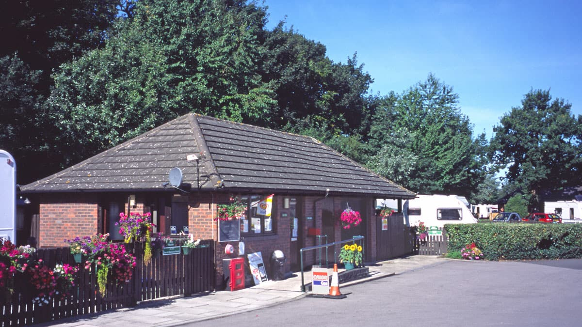 York Beechwood Grange Caravan and Motorhome Club Campsite - Campsite in stockton on the forest