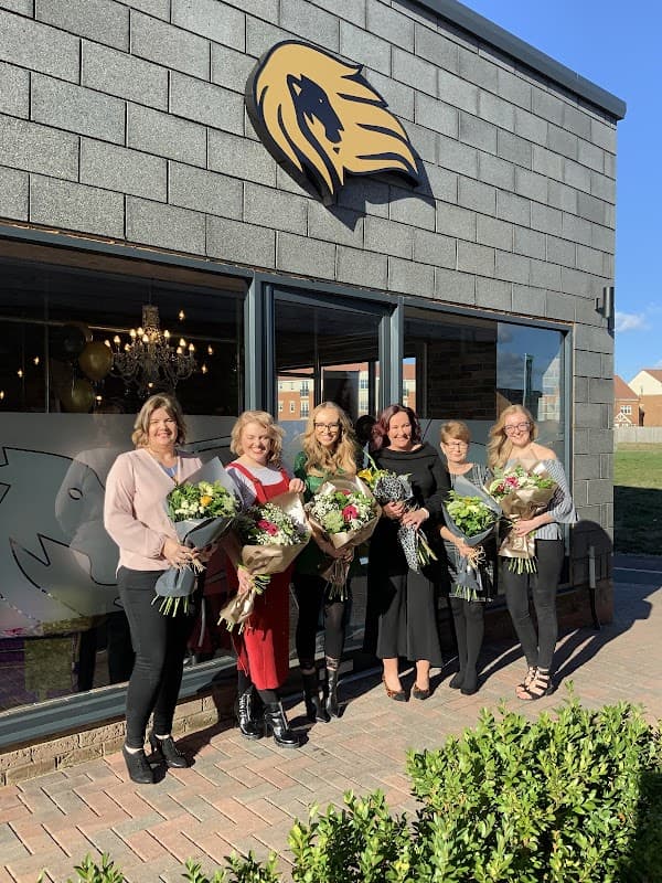 The Mane Lounge - Hair Salons in thornaby