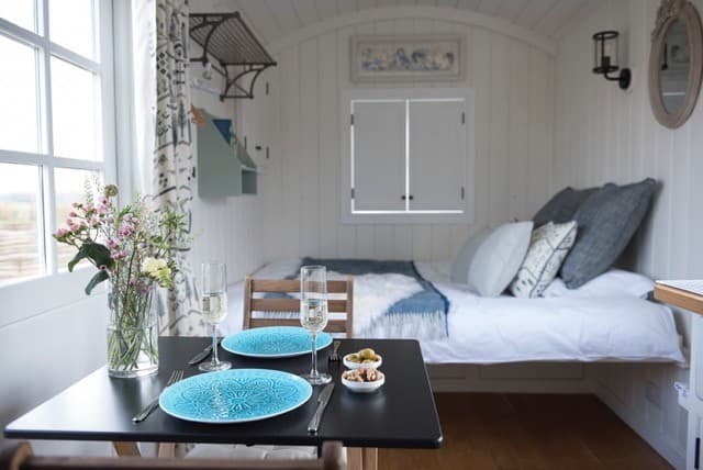 Waingates Farm Huts - Glamping in roecliffe