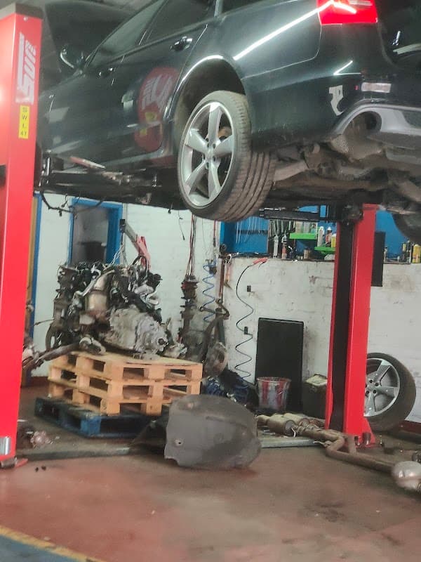 Leesy Motors Limited - Garages in wakefield