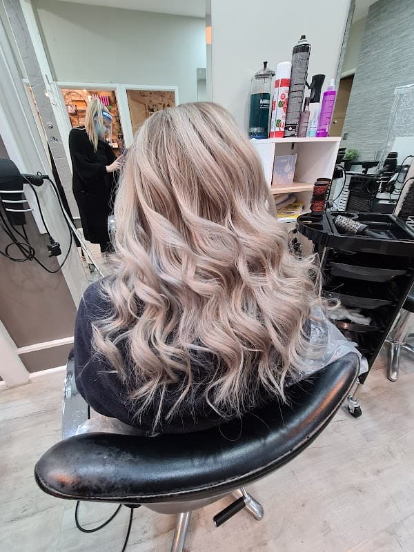 DaVinci Hair And Beauty - Hair Salons in wibsey