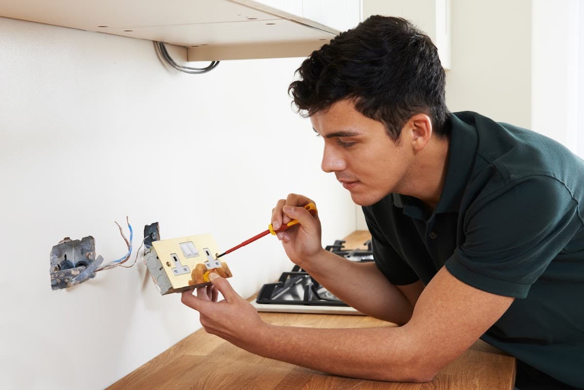 Quick Fix electrical - Electricians in wibsey