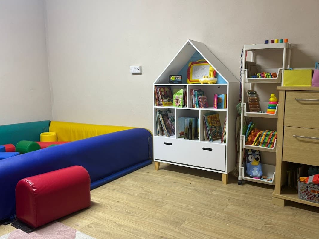 Valor Oaks Tiney Home - Nurseries in wibsey