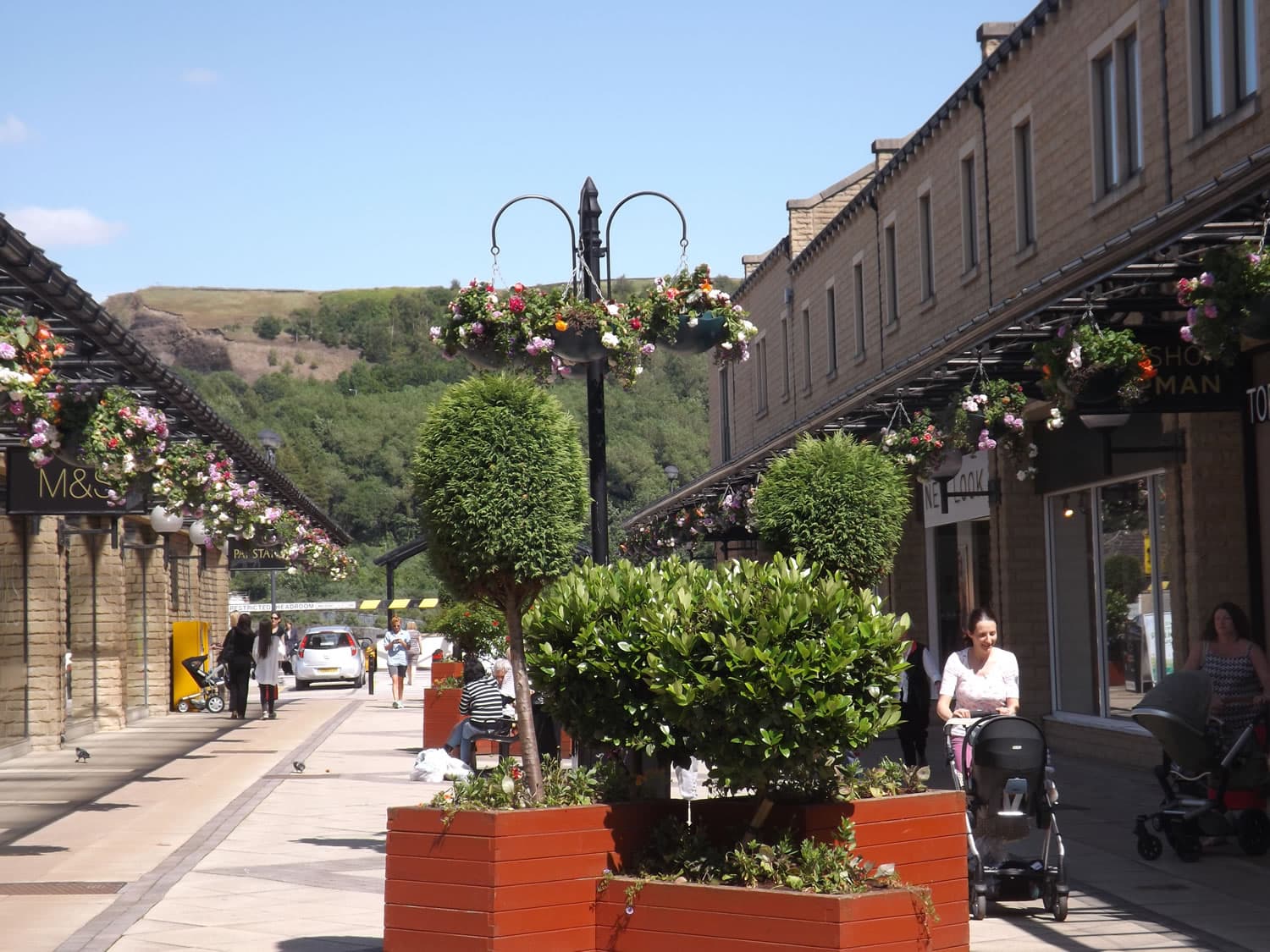 Woolshops Shopping Centre - Shop in halifax