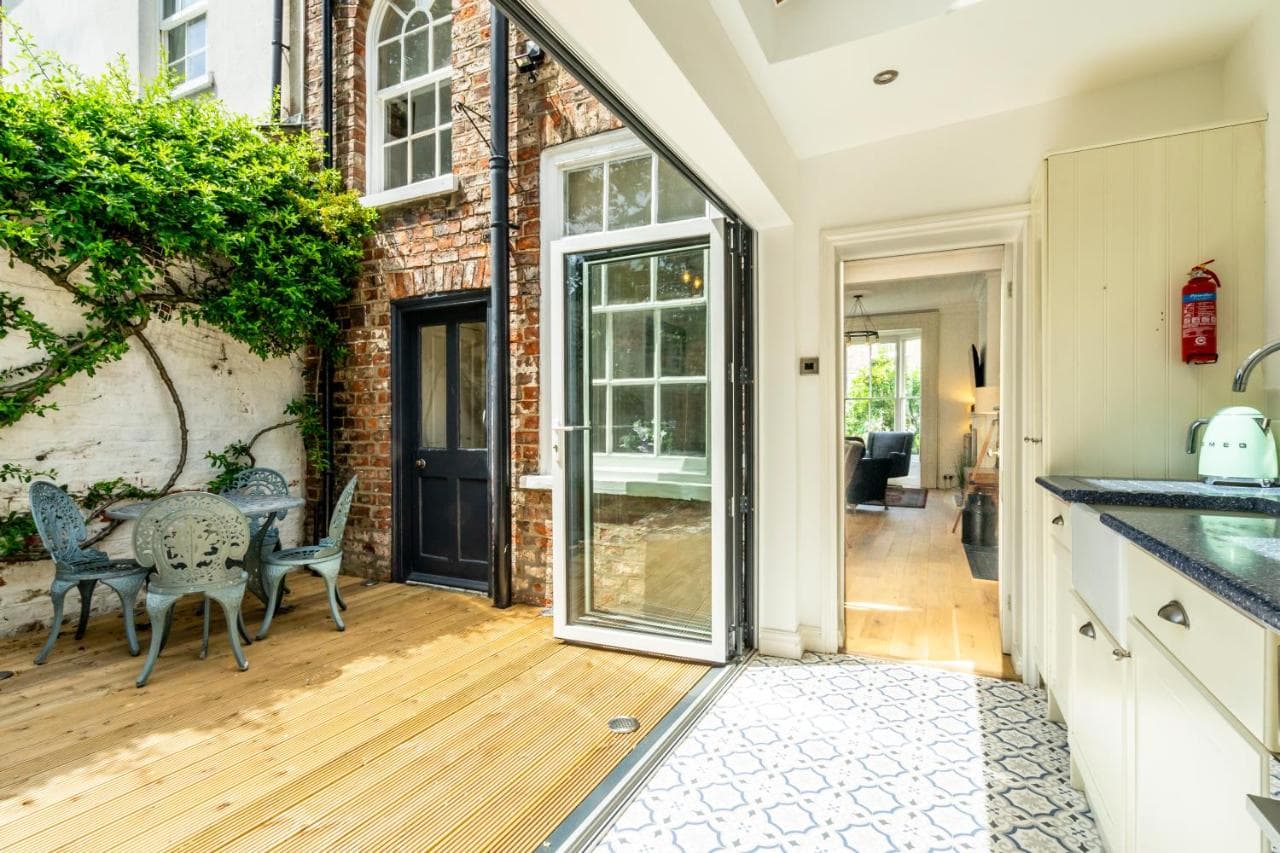 Accommodation at 9 St John's Street in york