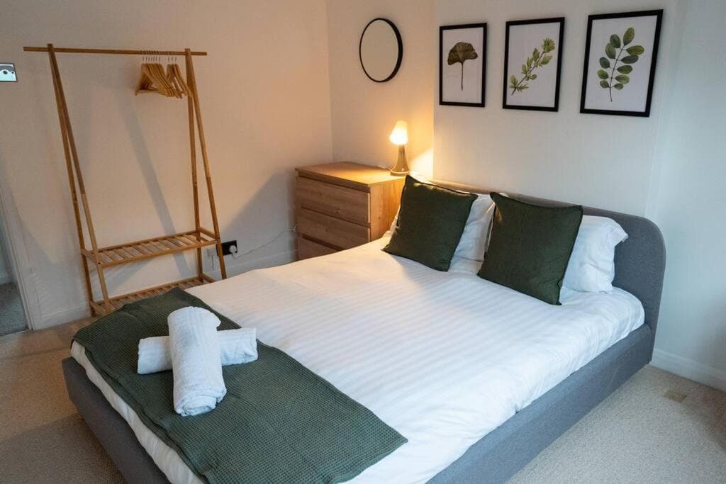 Accommodation at Calm Cosy House with Beautiful Riverside Walk to Centre in york