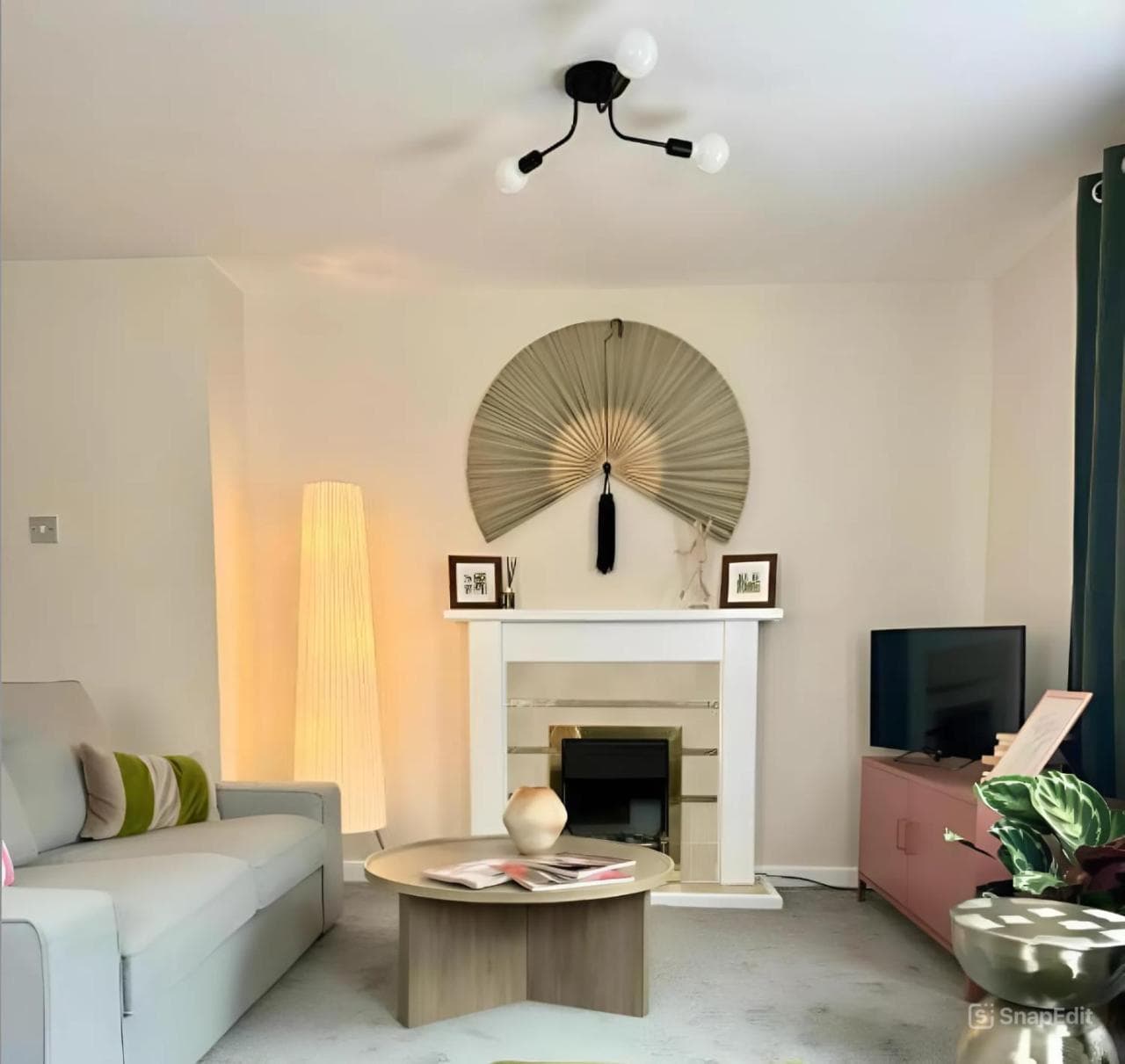 Central (yet tranquil) modern apartment with free Parking. Located in York's historical building, York, Yorkshire