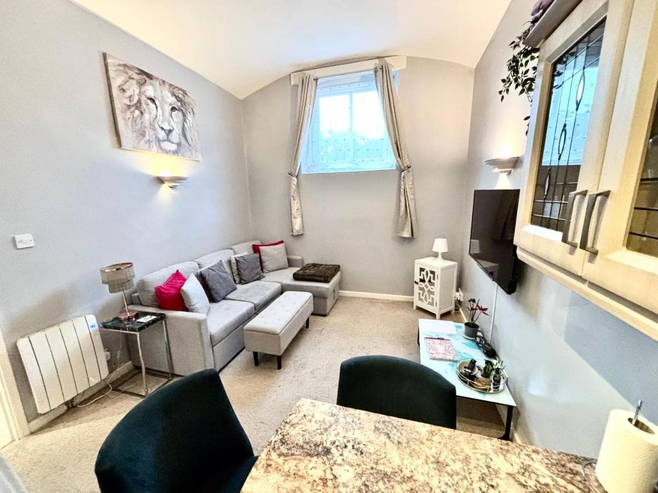 Accommodation at Cosy County House apartment with free private parking Sleeps up to four guests in york