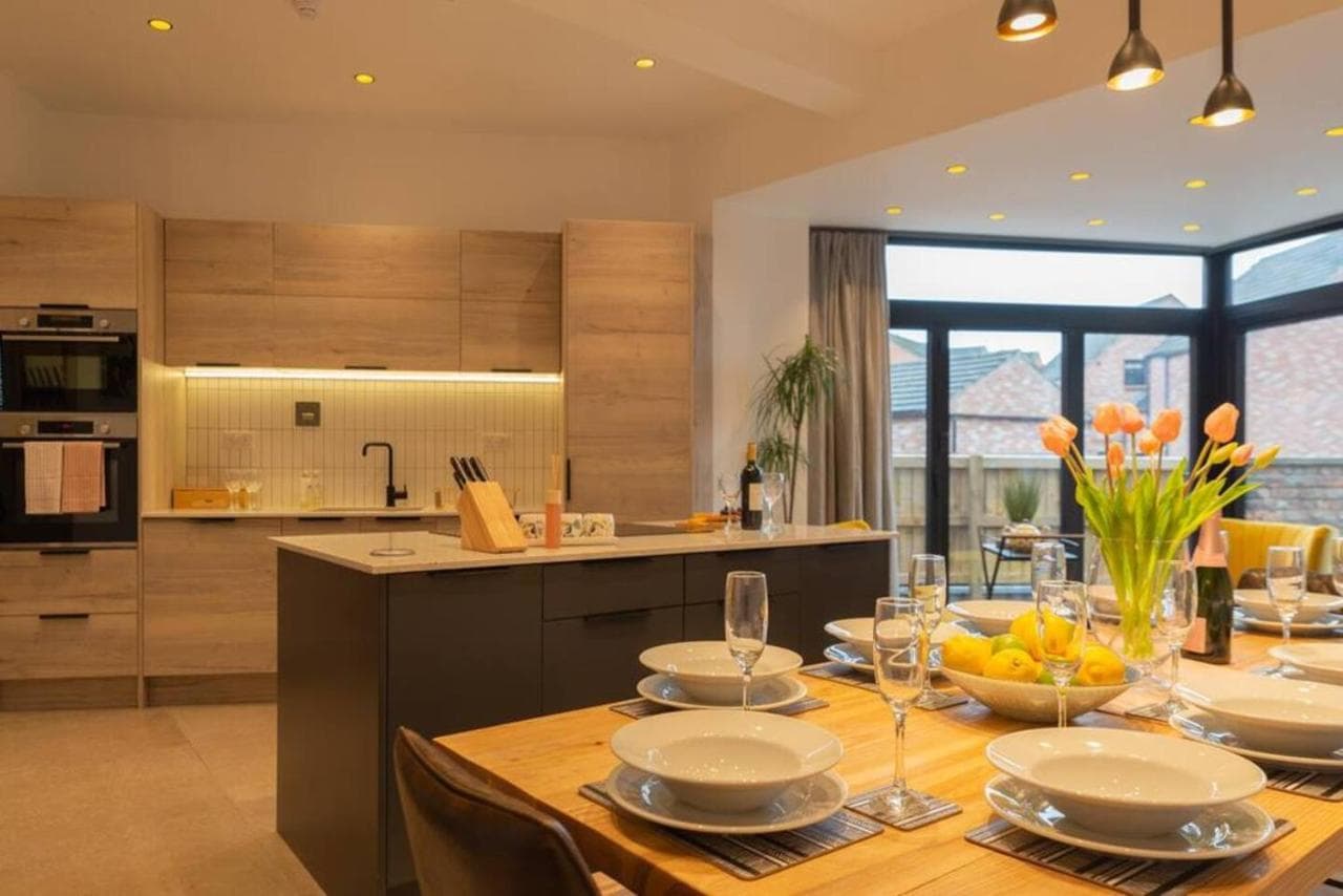 Escape 2 Unwind At The Parade, Accommodates 10, York, Yorkshire