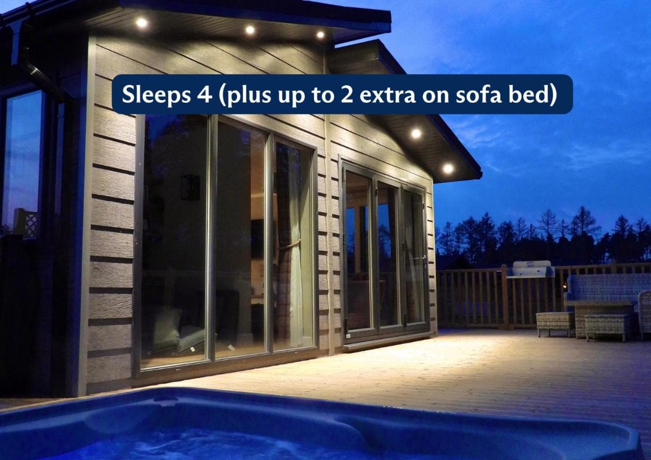 Hollicarrs - Dragonfly Lodge, York, Yorkshire