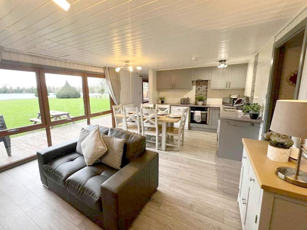 Rowan Lodge 3 Hot Tub, York, Yorkshire