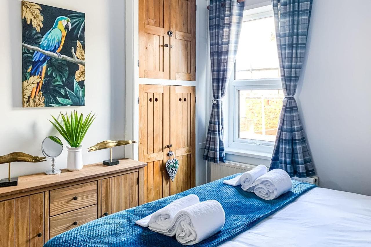 Accommodation at The Knavesmire - Quaint Victorian Home With Free Parking in york