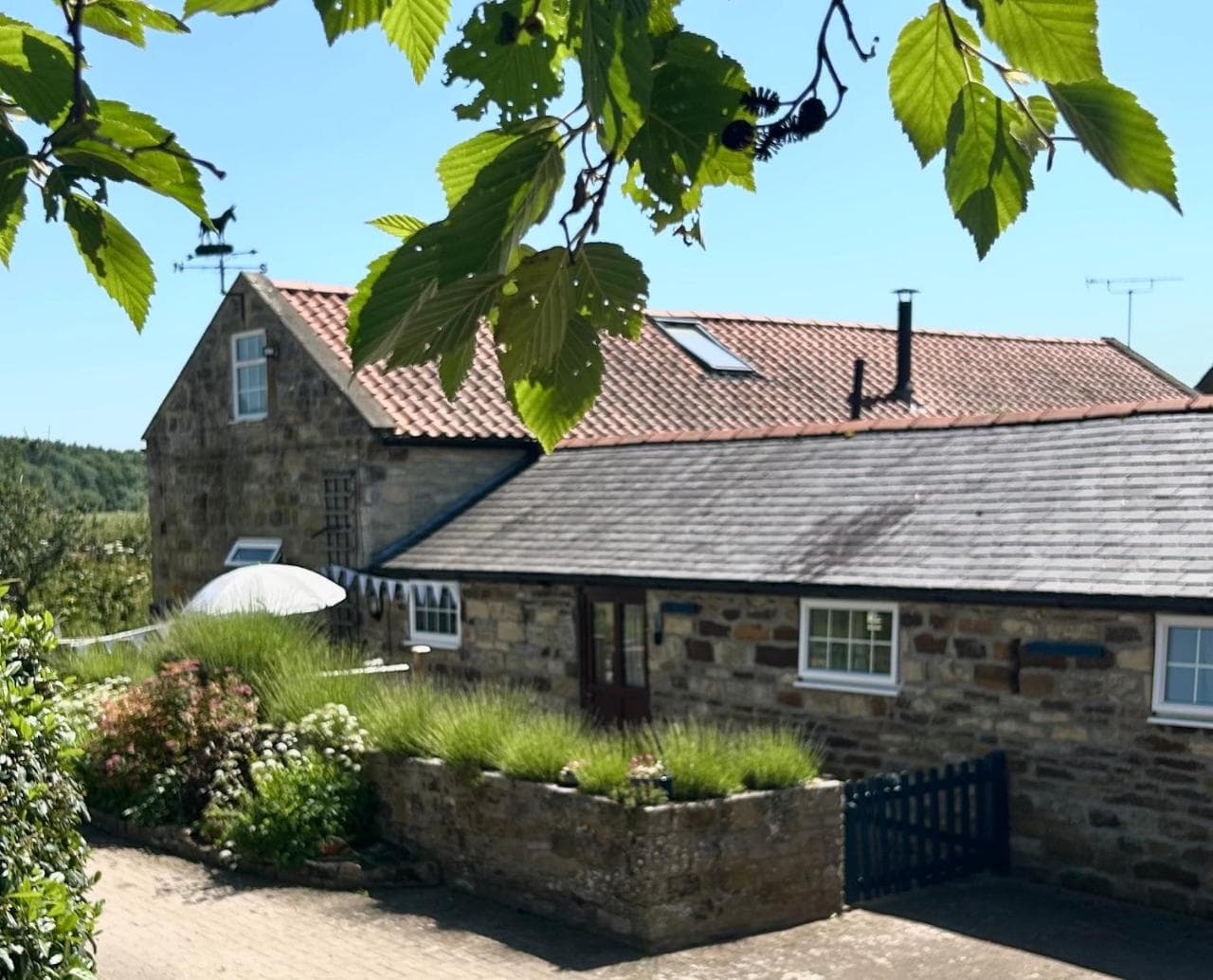 Accommodation at Twattleton Cottage Kilburn Yorkshire - Beautiful views in york