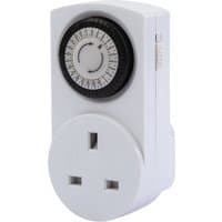 White Draper 24-hour mechanical timer with black dial and UK plug socket, pack of 3.