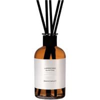 Amber glass bottle with white label, black reeds, Laboratorio Olfattivo Distillato 17 woody diffuser, 500 ml.