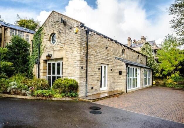 4 bed Detached to rent in huddersfield