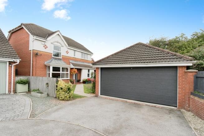 4 bed Detached for sale in castleford
