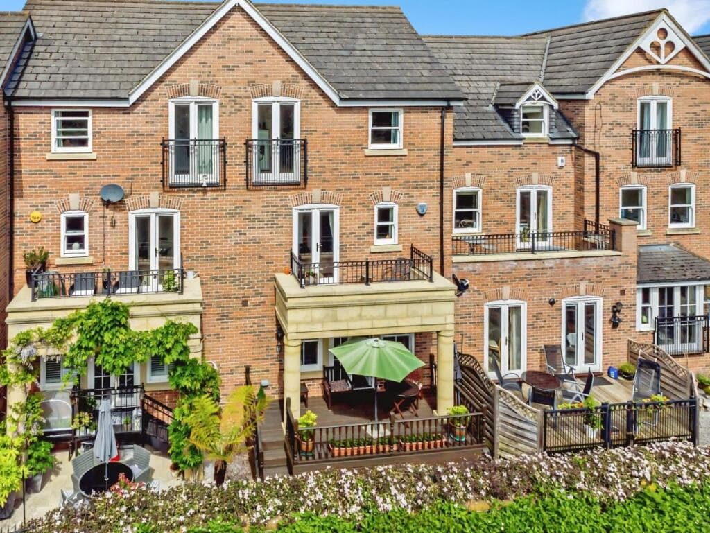 4 Bedroom Town House For Sale In Dennison Street, York, Yo31 in york