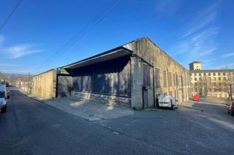 Light Industrial to rent in huddersfield