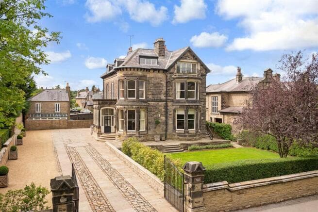 8 bed Detached for sale in harrogate