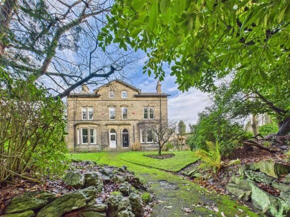 6 bed Semi-Detached for sale in halifax