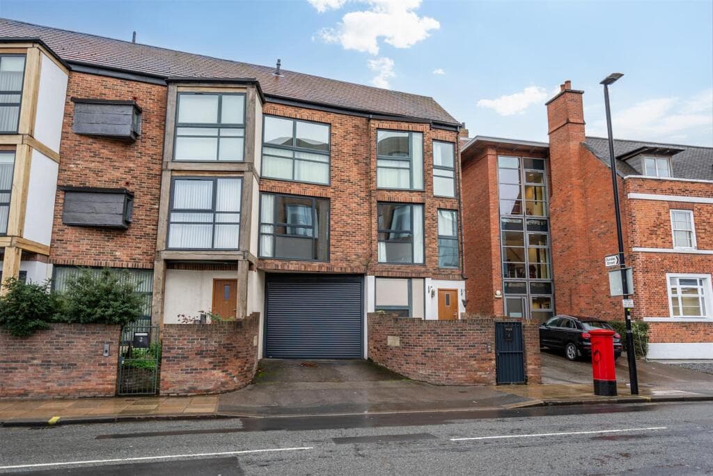 4 Bedroom End Of Terrace House For Rent In Peaseholme Court, The Stonebow, York, Yo1 7ad, Yo1 in york