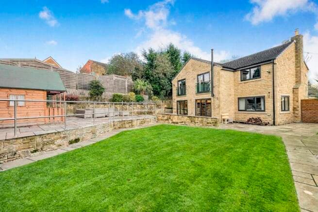 5 bed Detached for sale in huddersfield
