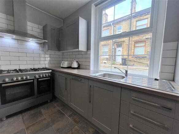 3 bed Terraced to rent in brighouse