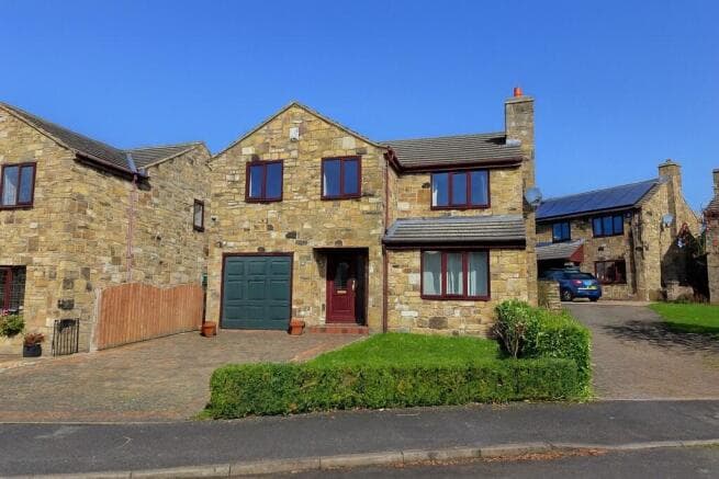 4 bed Detached to rent in huddersfield