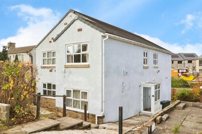 6 bed Detached for sale in shipley
